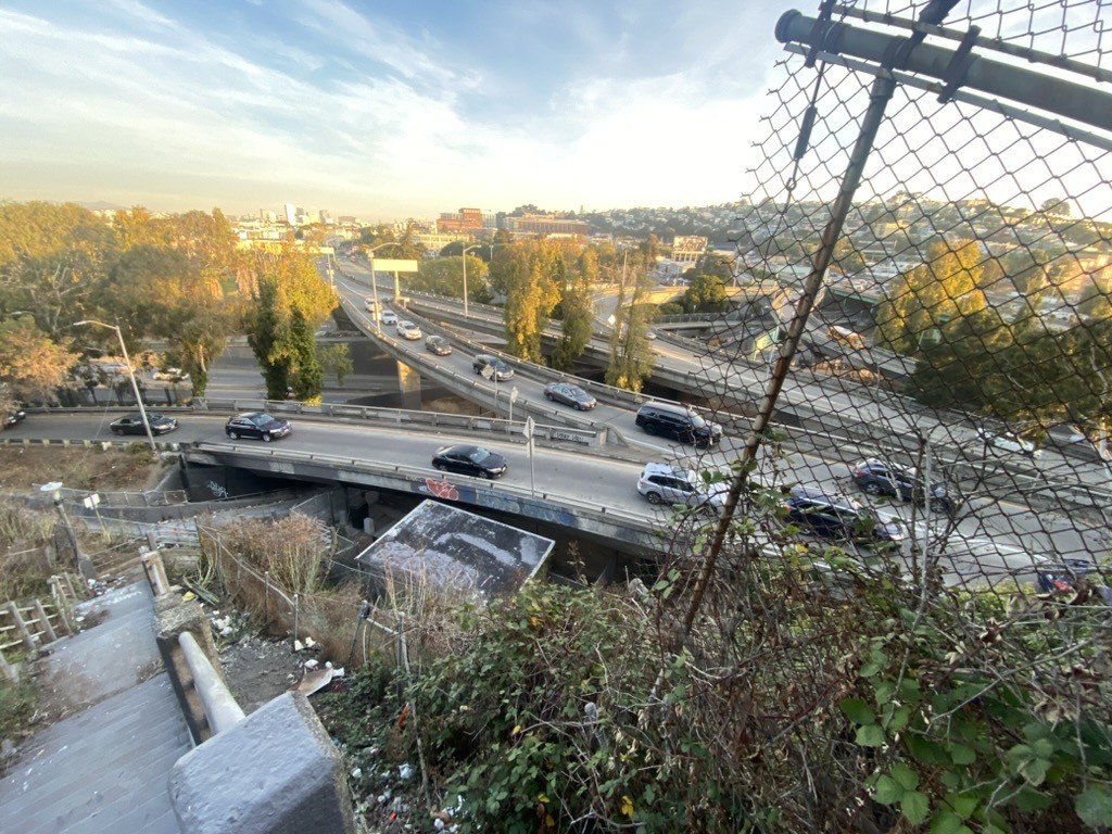 photo of 101 at cesar chavez, potrero ave, and bayshore blvd from the steps at peralta and holladay ave