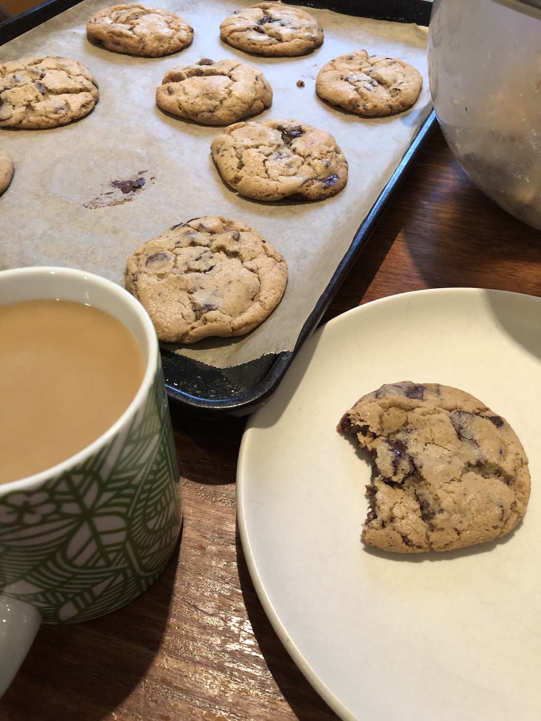 warm chocolate chips cookies